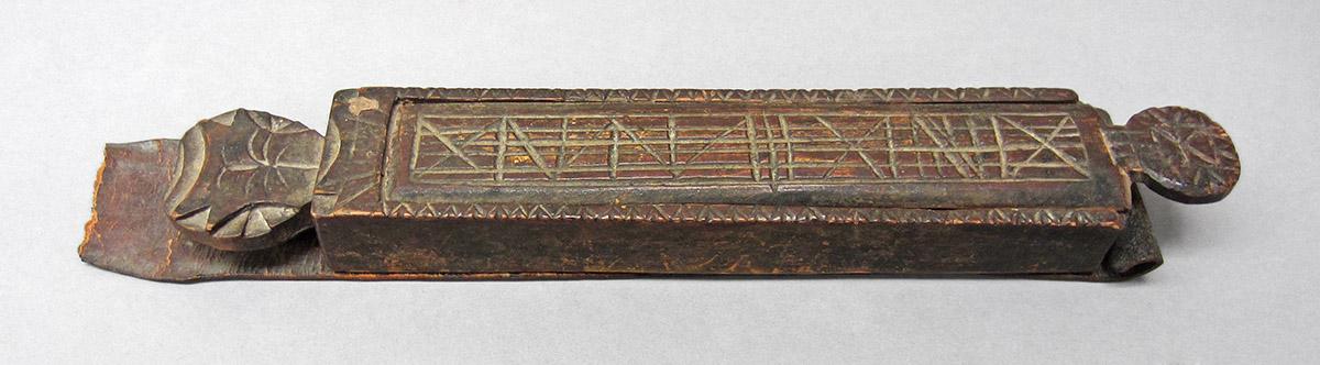 1965.2139 A,B, Razor box with strop, overall angle