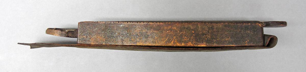 1965.2139 A,B, Razor box with strop, box side