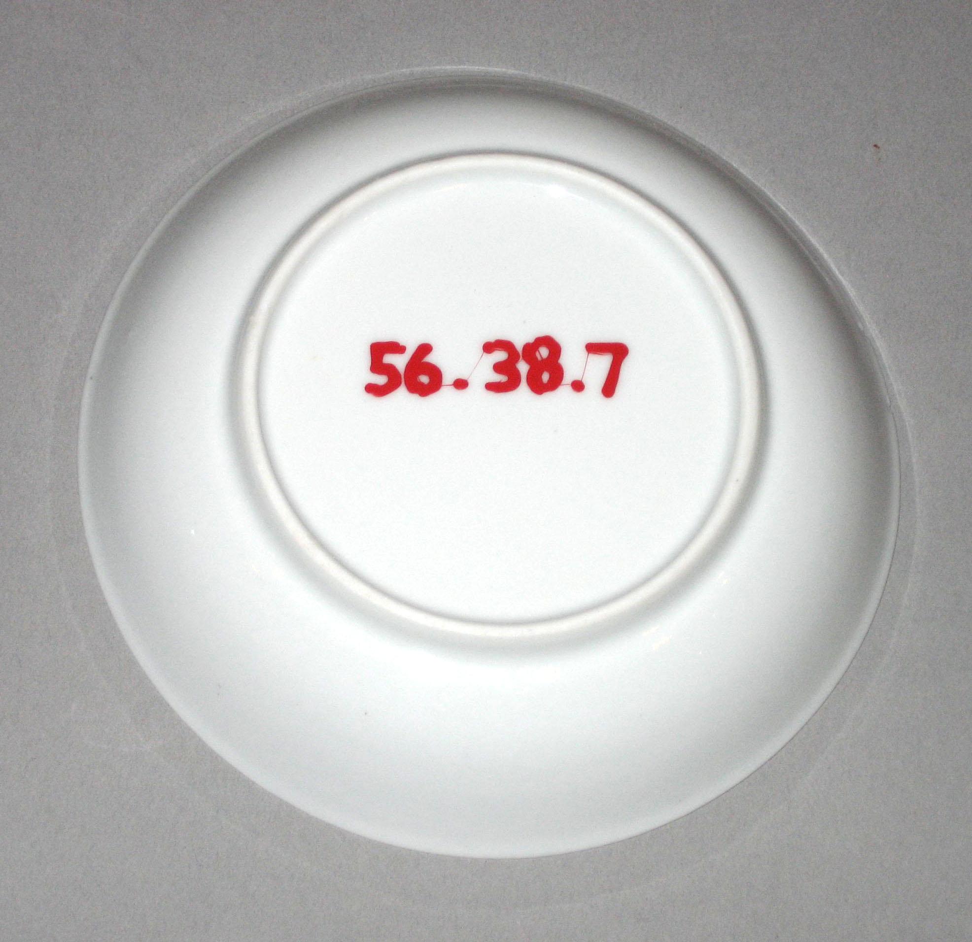 1956.0038.007 Porcelain saucer back