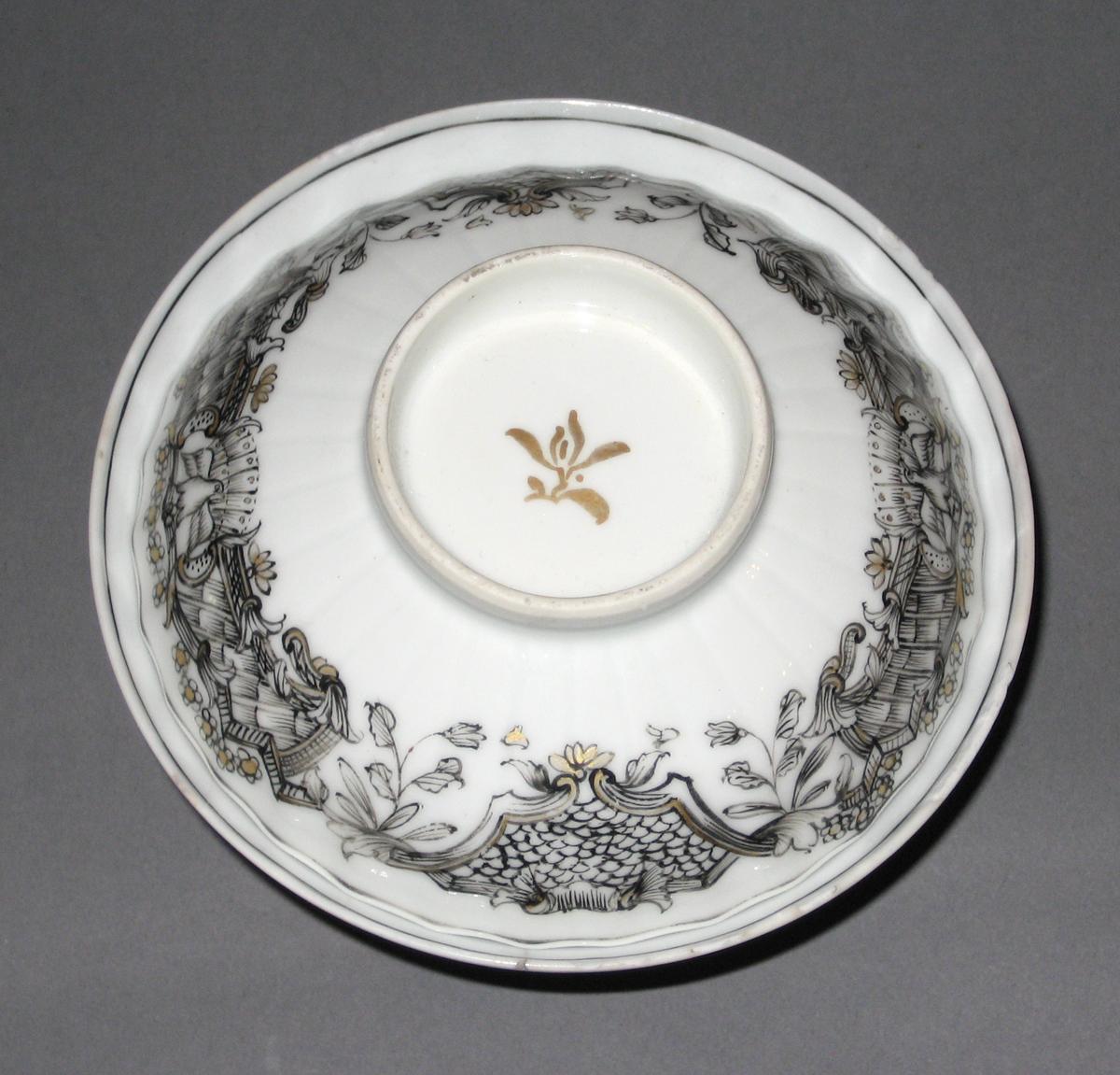 1956.0038.008, 1961.0888 Chinese porcelain sugar bowl and lid top