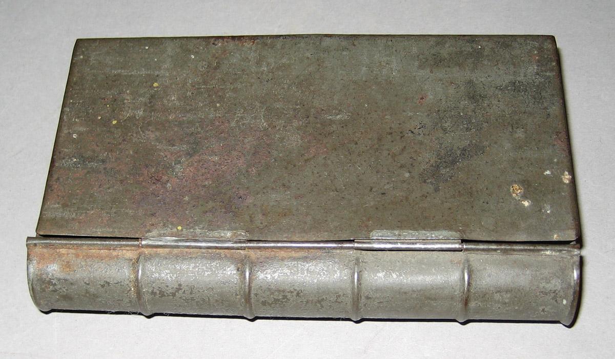 1965.2155 Box, view 2