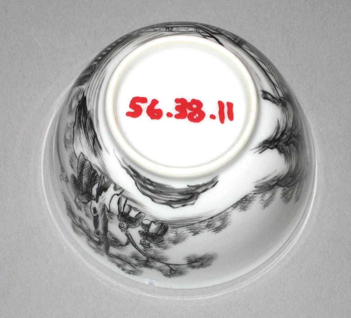 1956.0038.011 Porcelain teabowl bottom