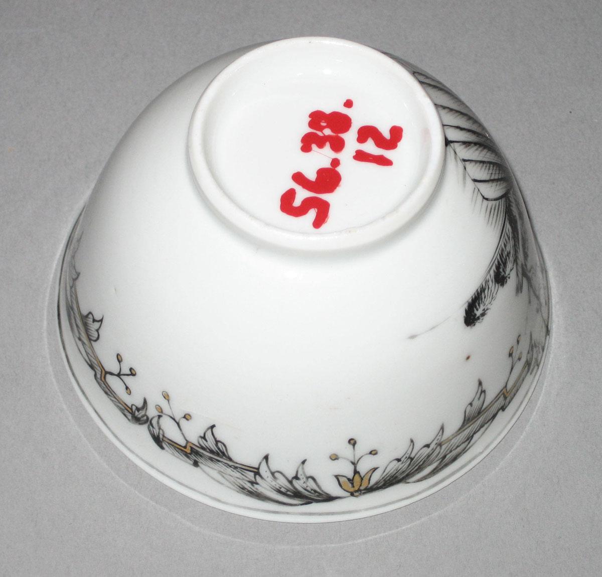 1956.0038.012 Porcelain teabowl bottom