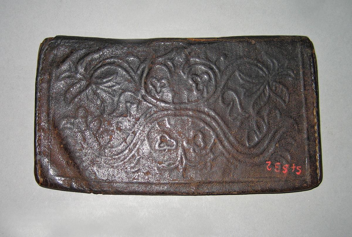 1965.2183 Pocketbook view 2