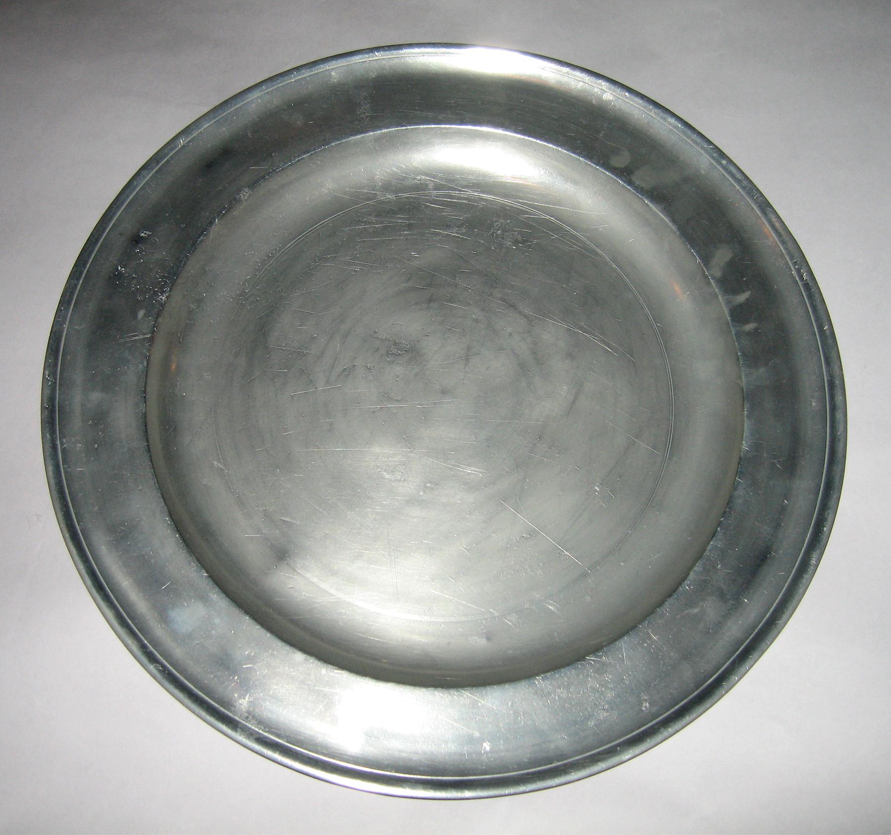 1965.2190 Pewter dish