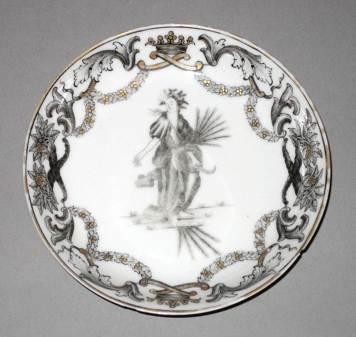 1956.0038.014 Porcelain saucer