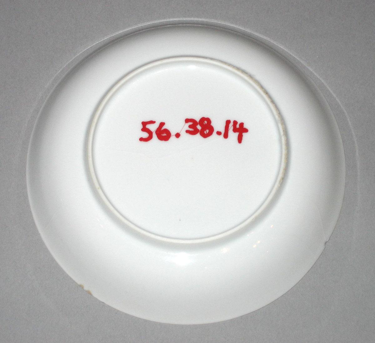 1956.0038.014 Porcelain saucer bottom
