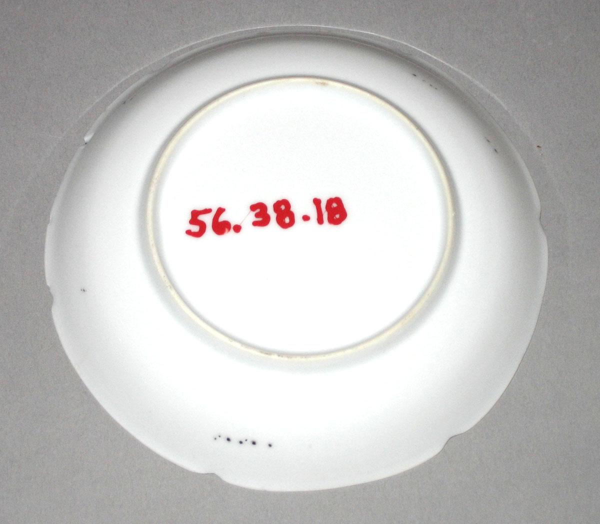 1956.0038.018 Porcelain saucer bottom