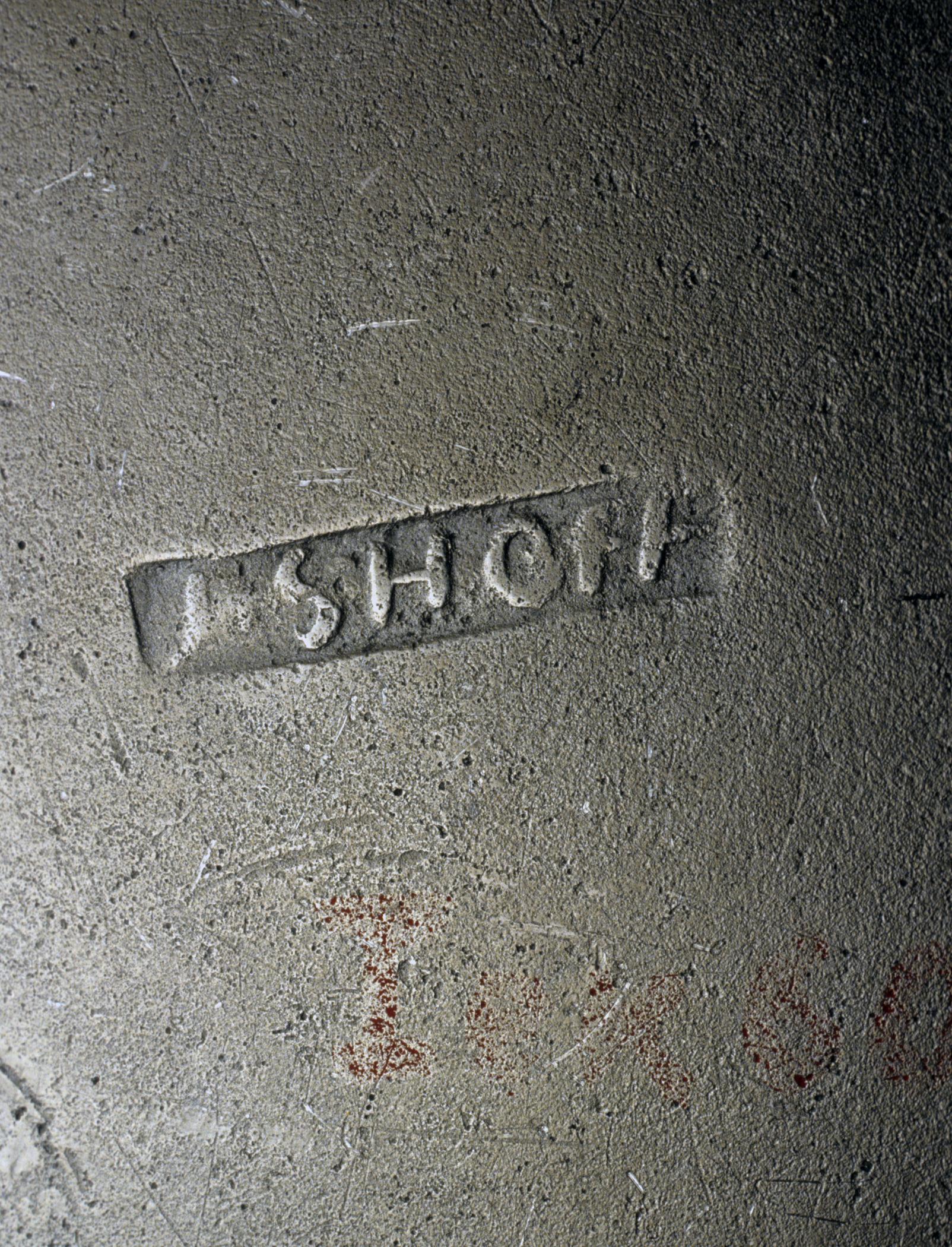 1965.2239 Pewter dish (mark)