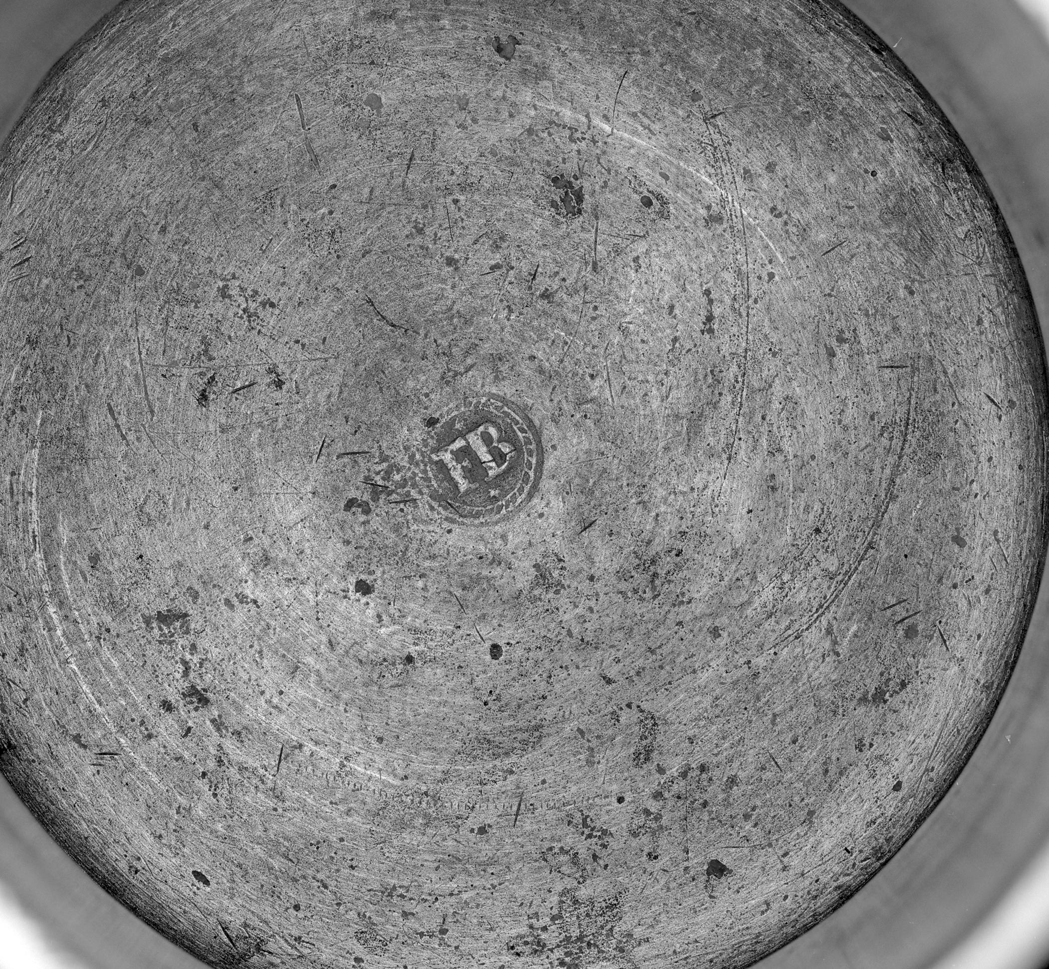 1965.2242 Pewter mug (mark)