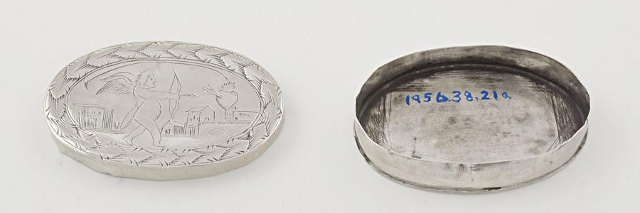 1956.0038.021 A, B Snuff Box