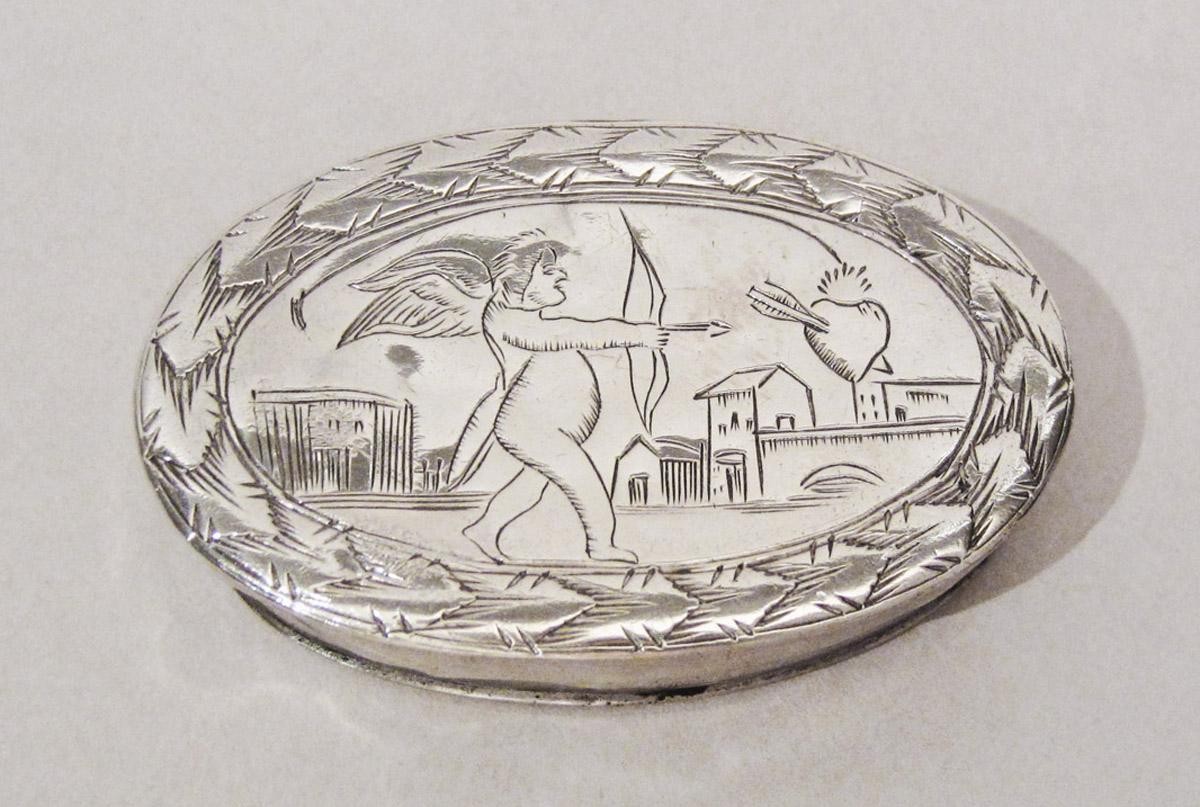 1956.0038.021 A, B Snuff box, upper surface