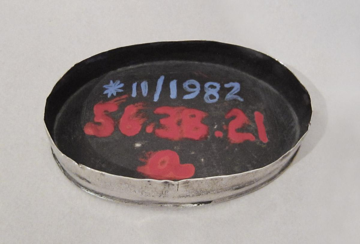 1956.0038.021 A Snuff box, interior
