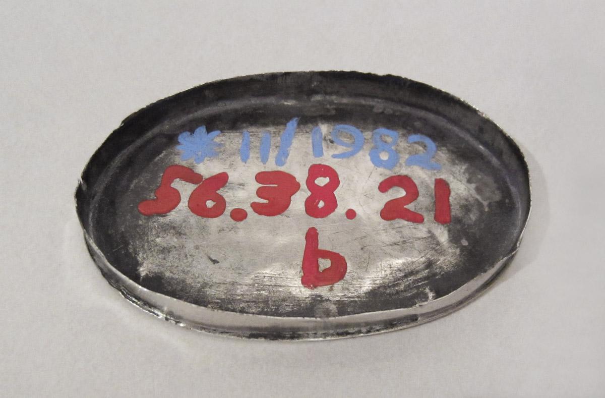 1956.0038.021 B Snuff box, interior