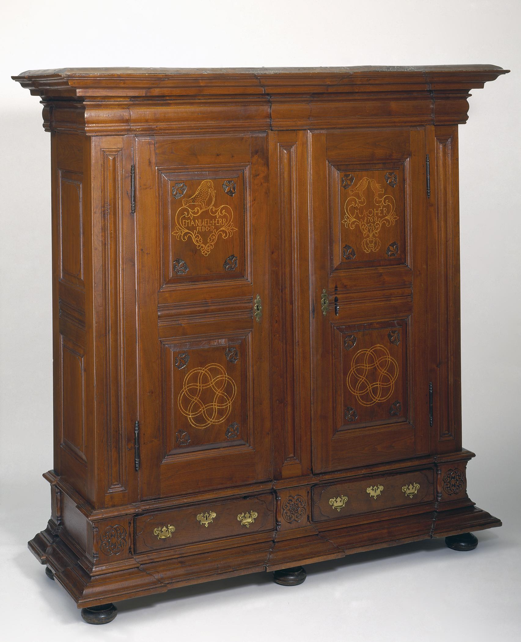 1965.2262 Schrank, view 1