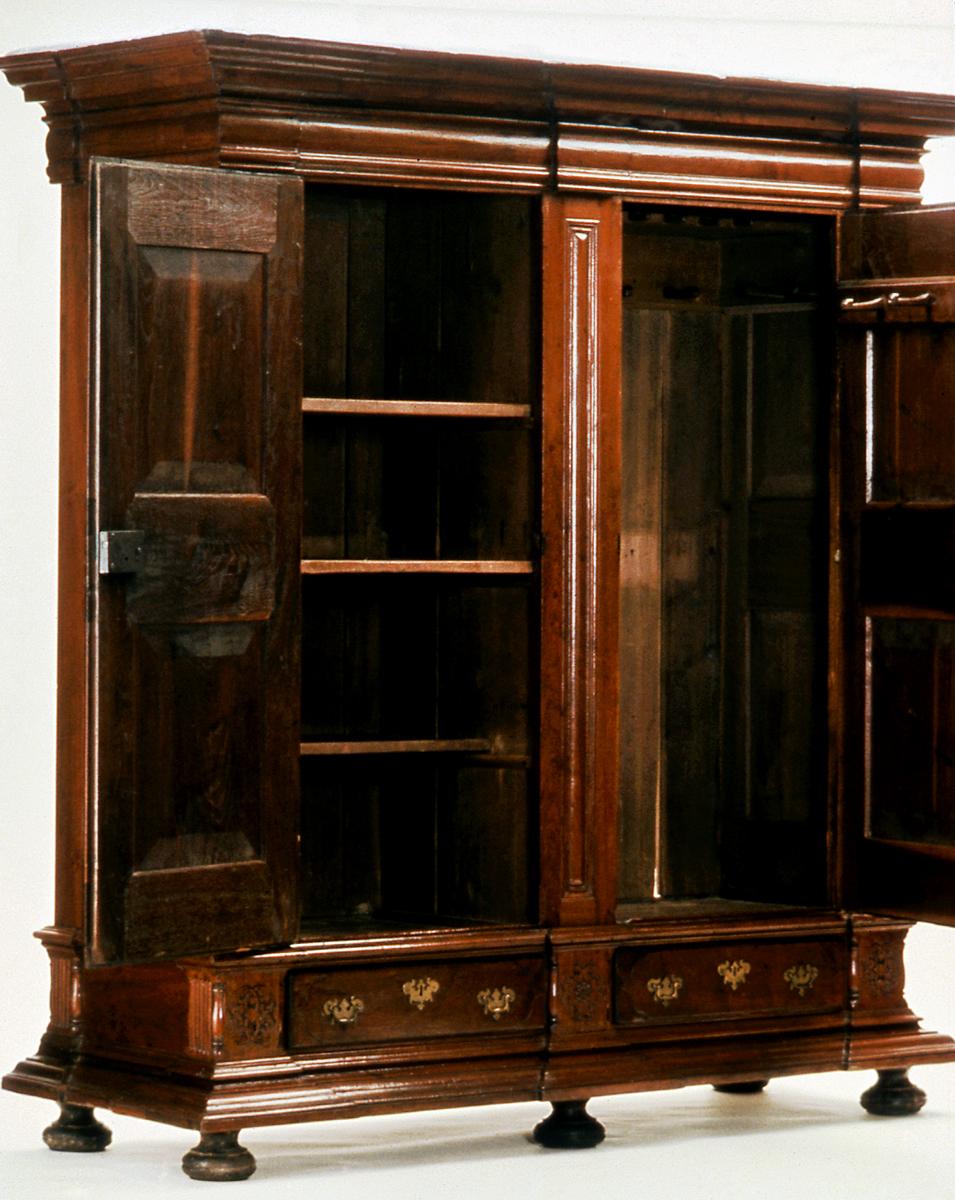 1965.2262 Schranck, Clothes Cupboard (view 3)