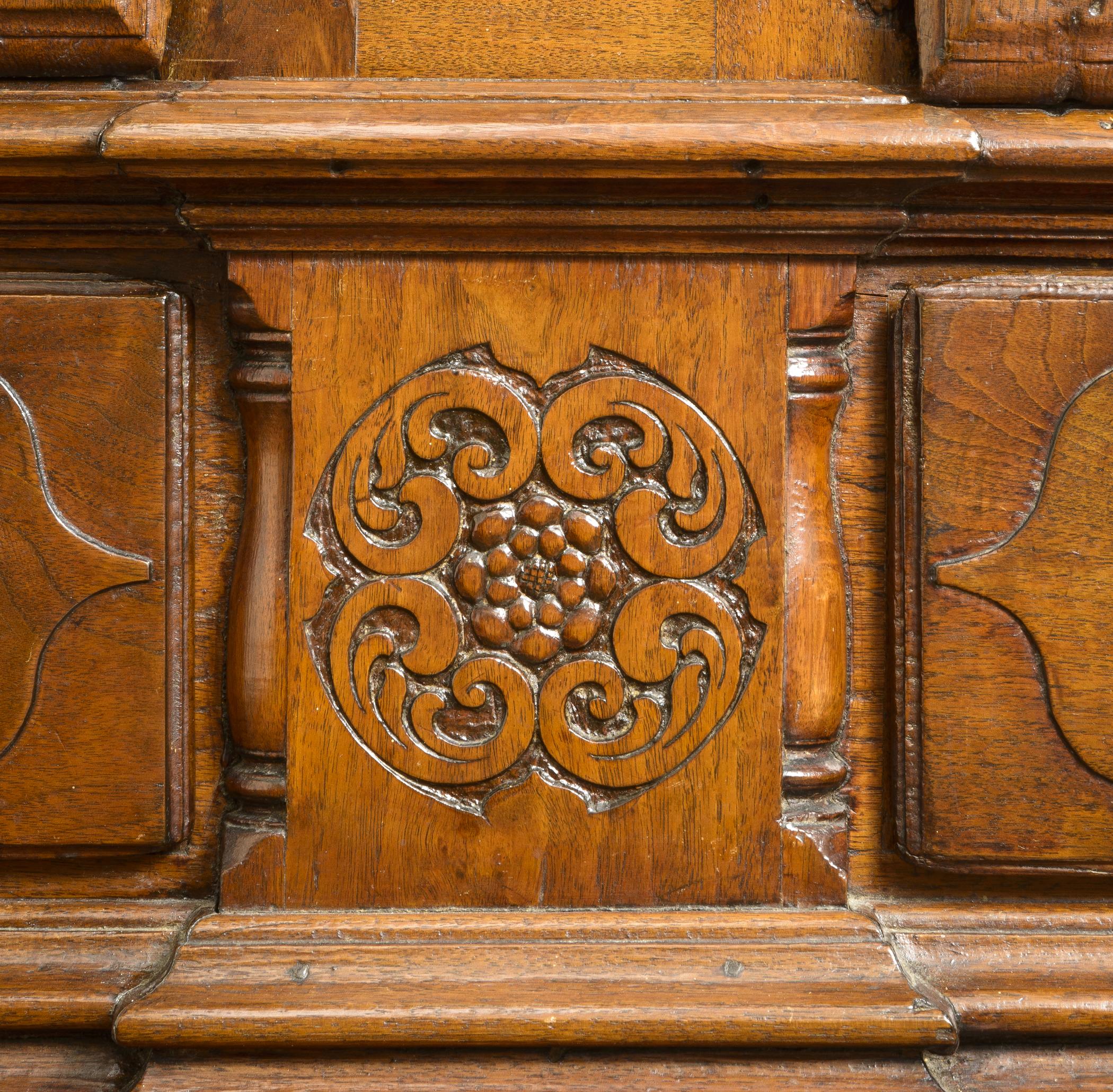 1965.2262 Schrank, detail 4