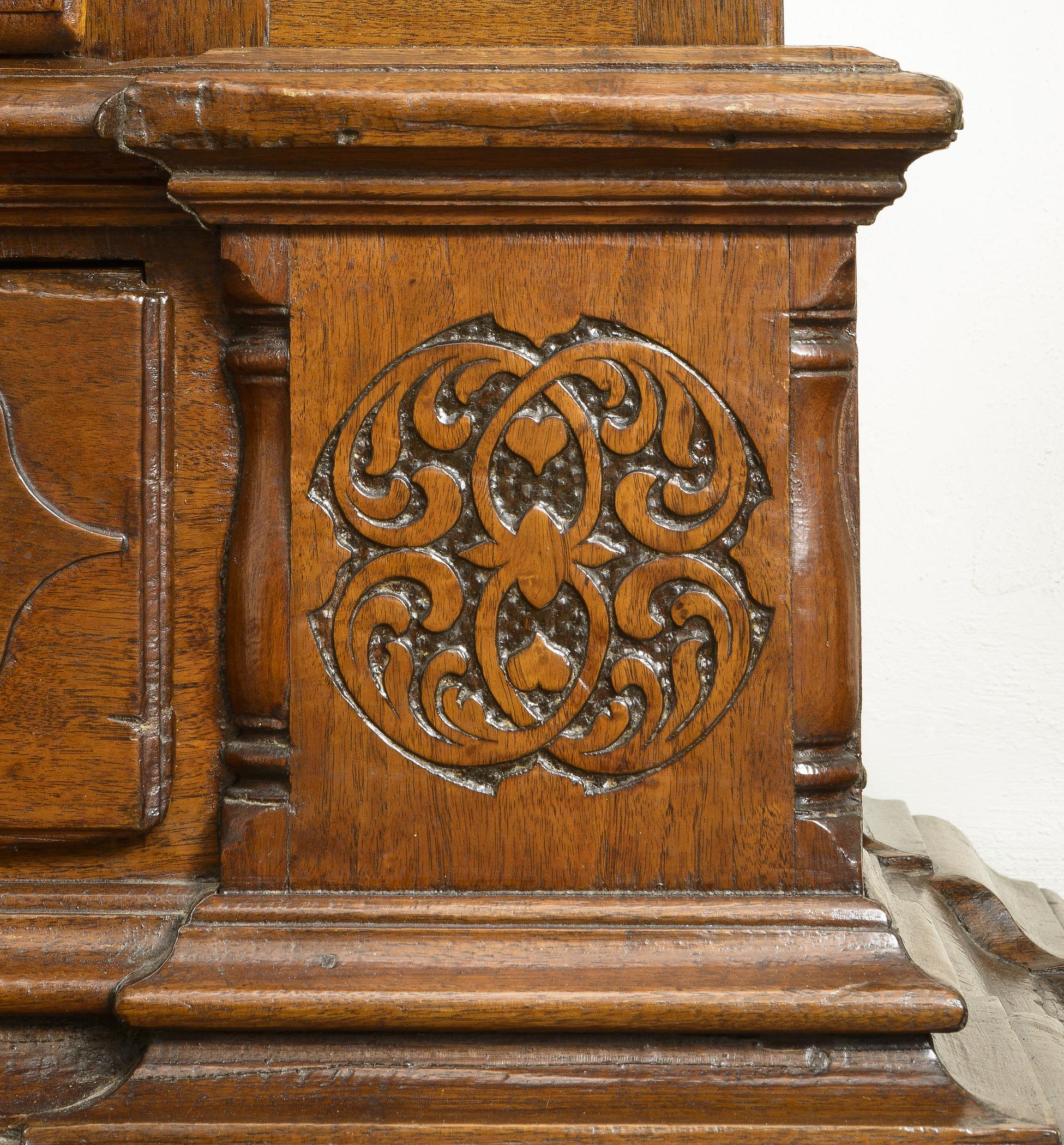 1965.2262 Schrank, detail 5