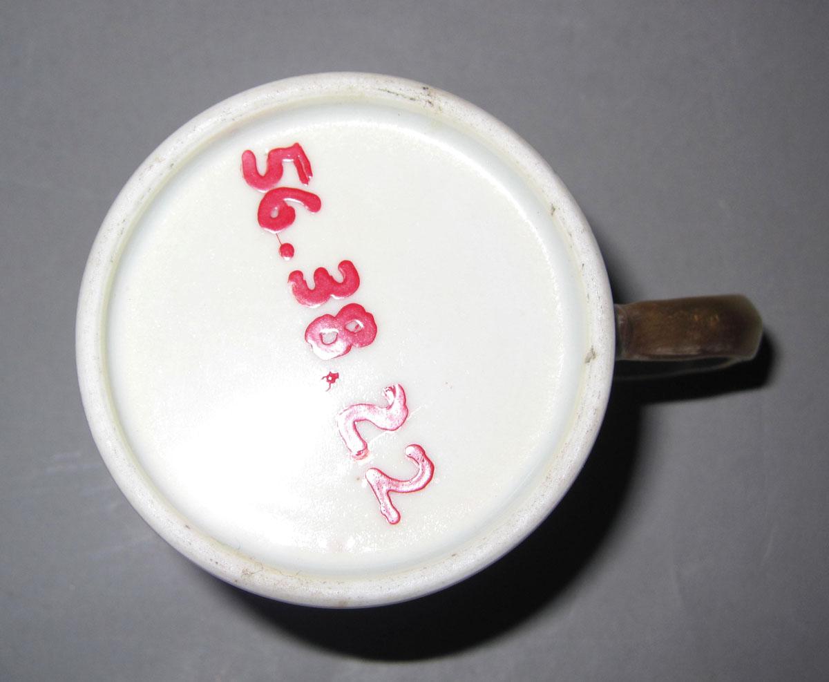 1956.0038.022 Porcelain coffee cup underside