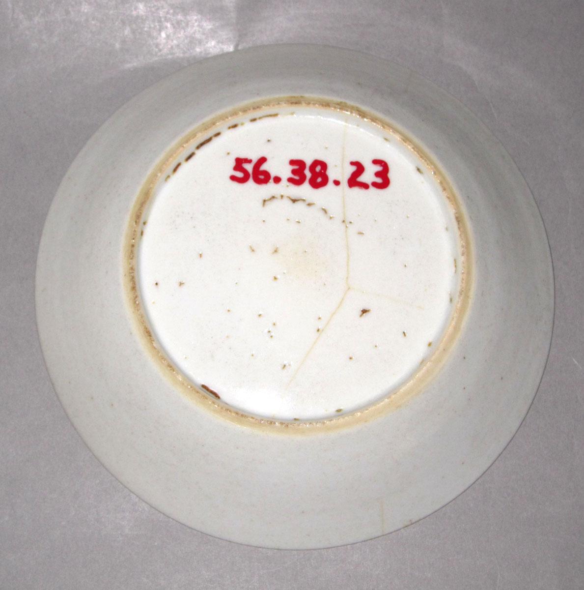 1956.0038.023 Porcelain saucer underside