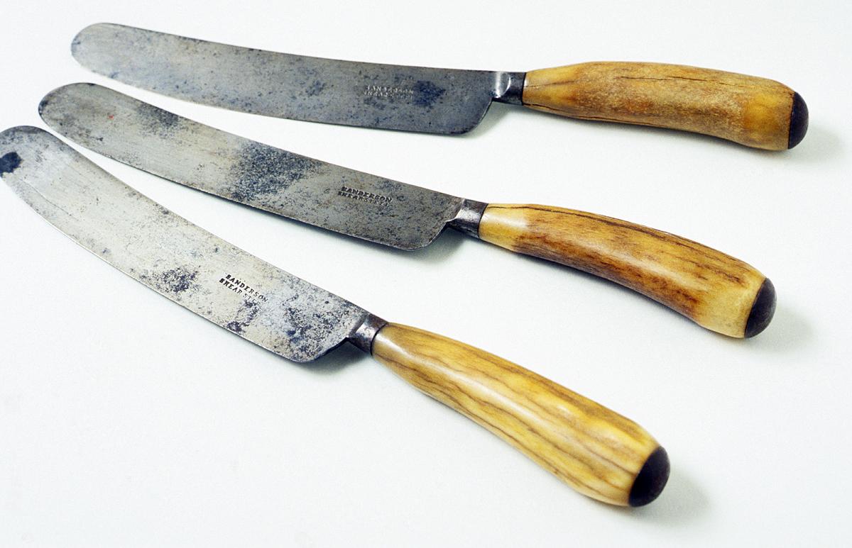 1965.2280.001,.002,1965.2281 Knives