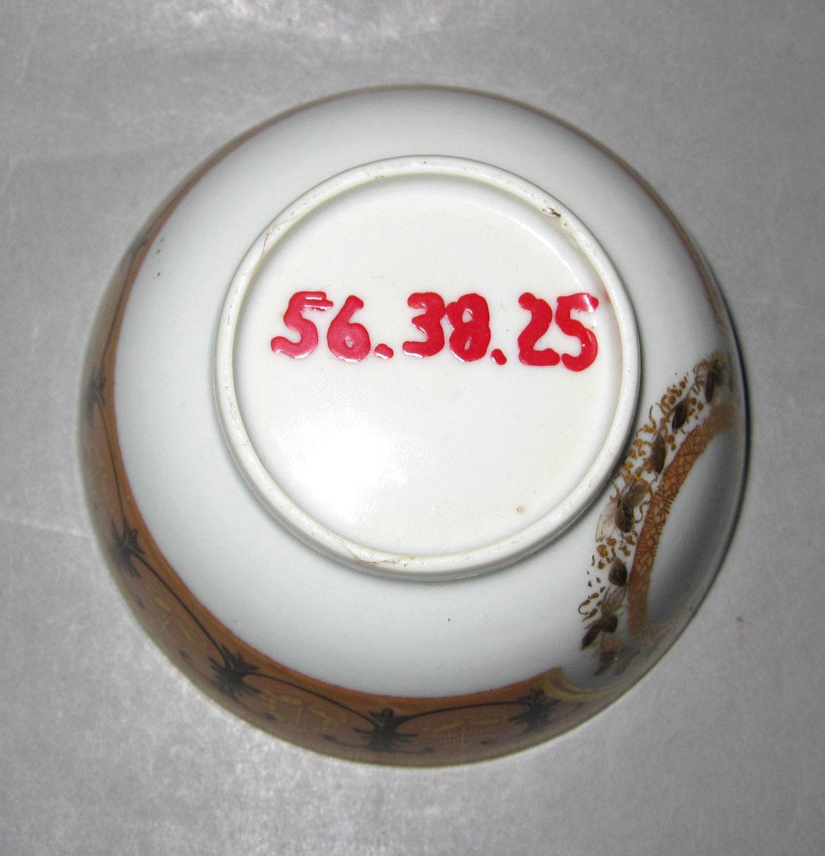 1956.0038.025 Porcelain cup underside