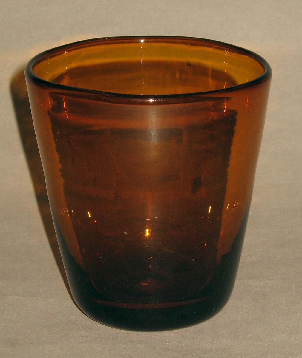 1965.2320.004 Amber glass tumber