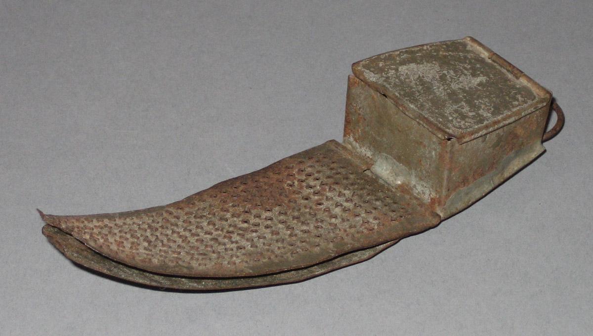 1965.2323 Box and grater