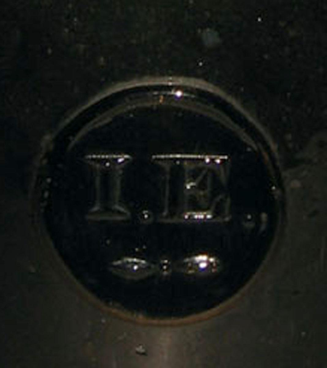 1965.2331 Glass bottle (seal)