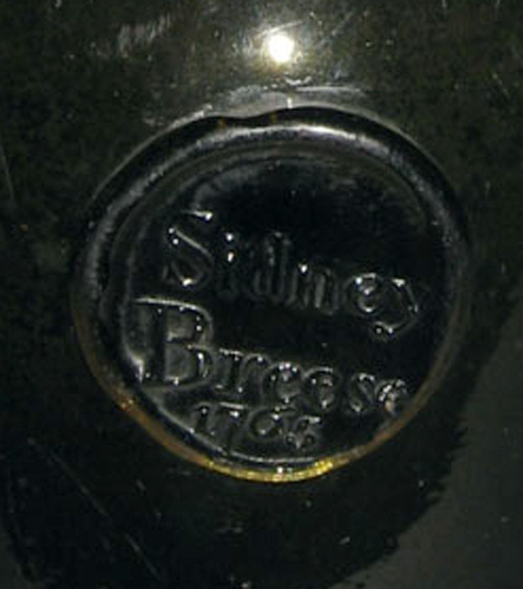 1965.2337 Nonlead glass bottle (seal)
