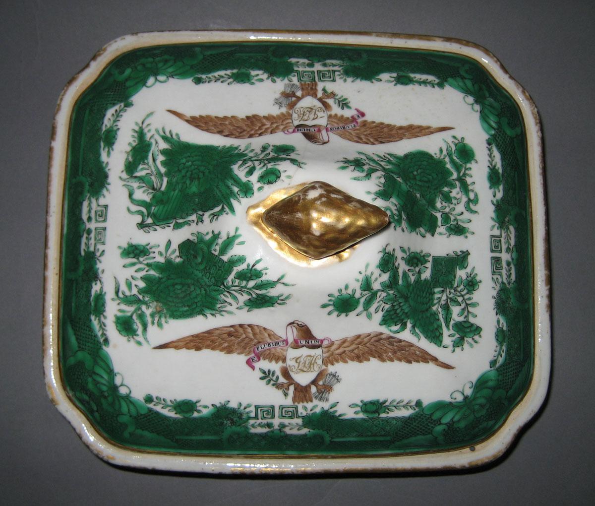 1956.0038.033 A, B Porcelain Dish top view