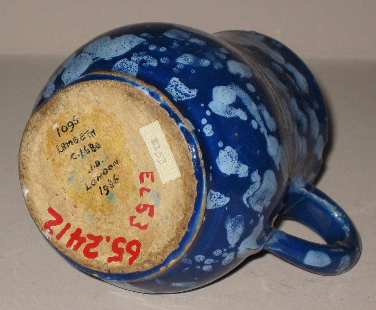 1965.2412 Delftware mug (bottom)