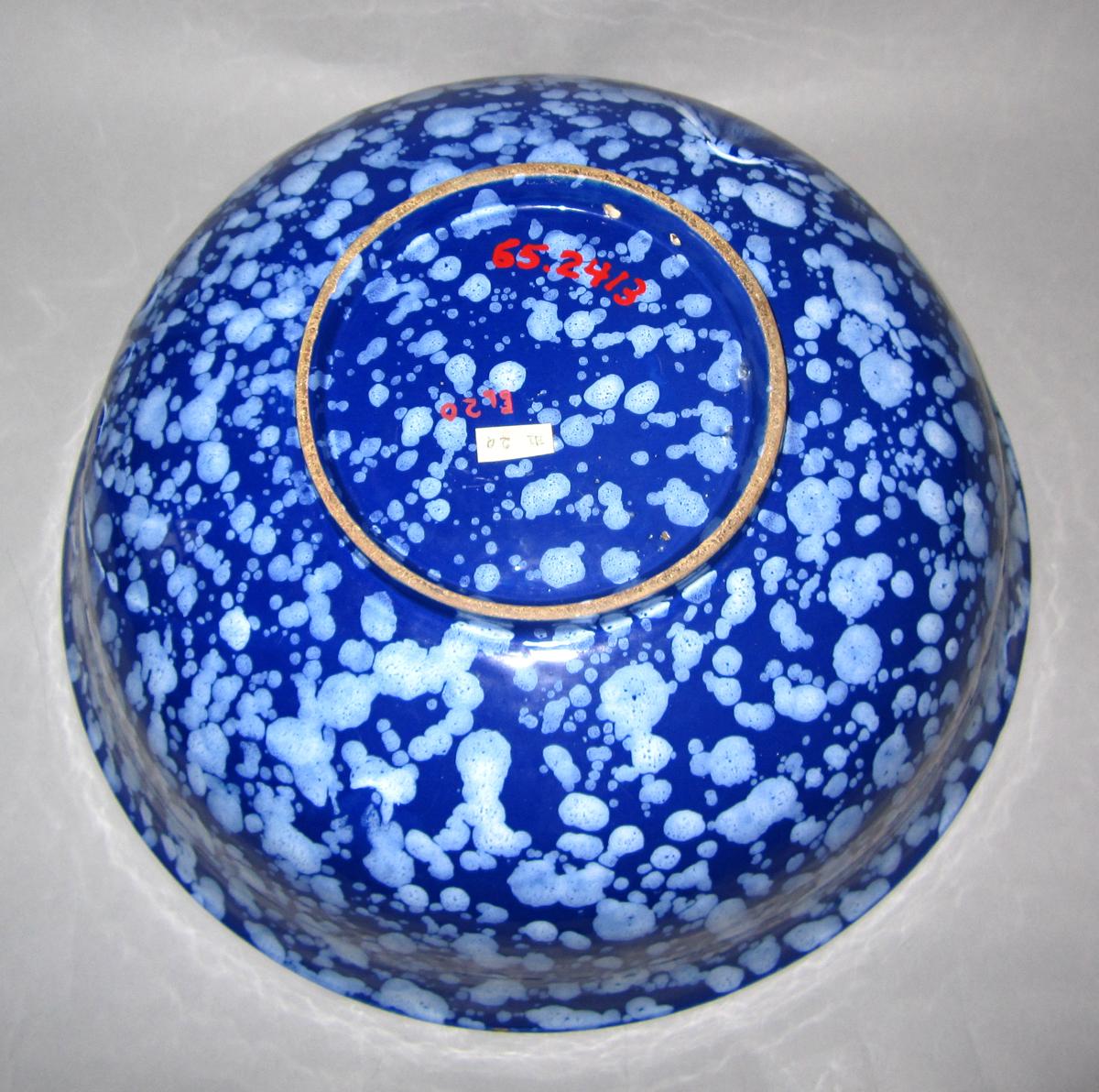 1965.2413 Delft bowl underside