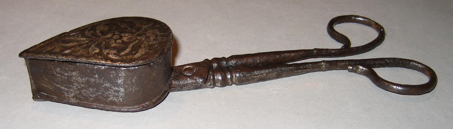 1965.2415 Snuffer