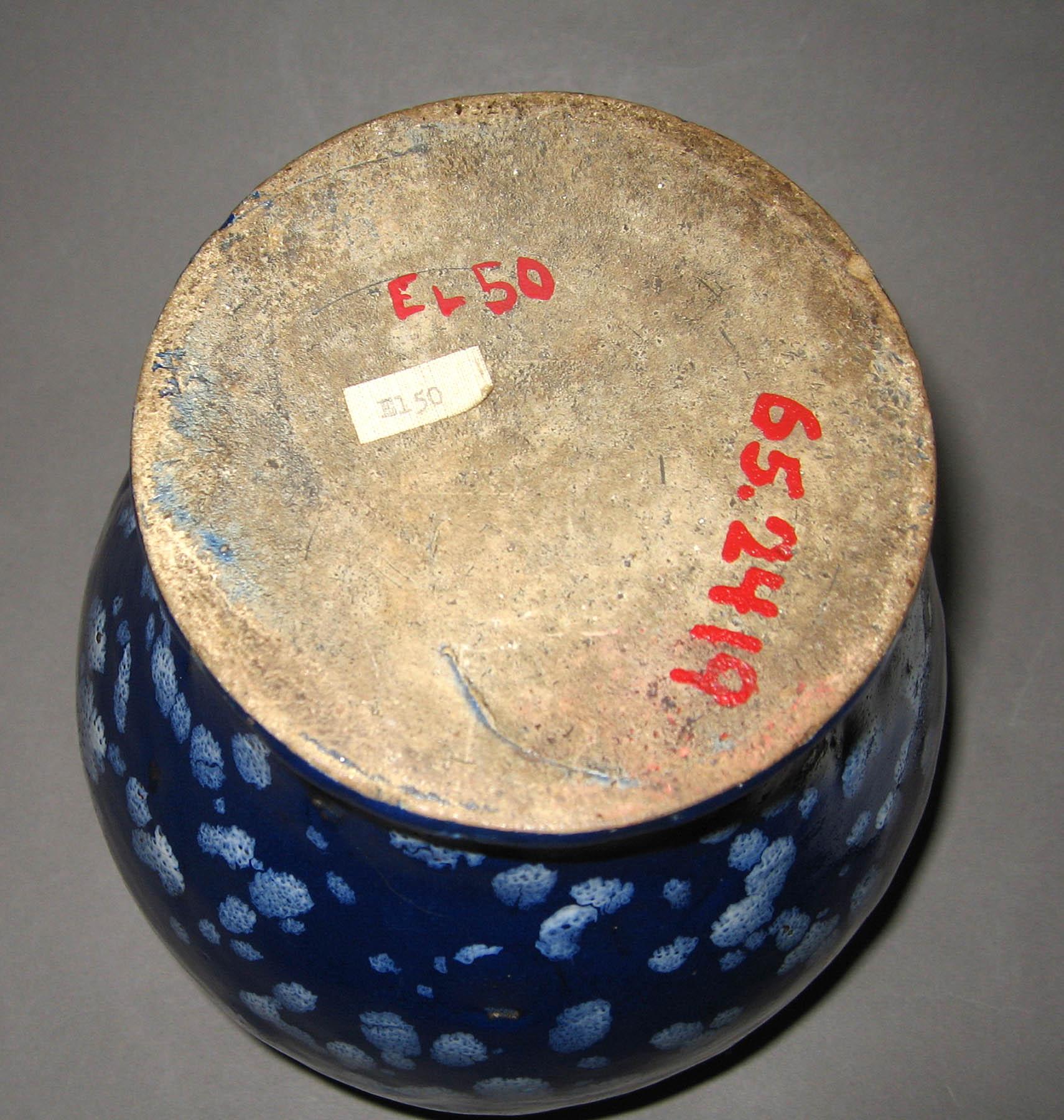 1965.2419 Earthenware vase (underside)