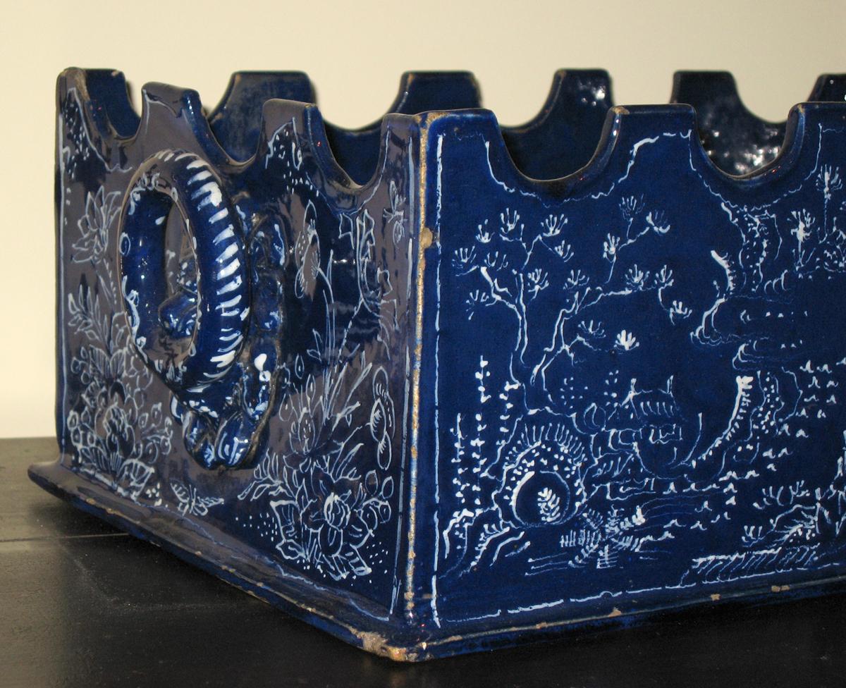 1965.2421 Delftware monteith(?) (corner detail)