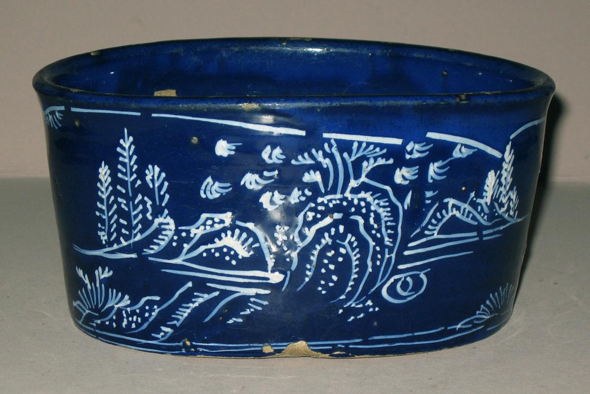 1965.2424 Delftware potting pot (side 2)