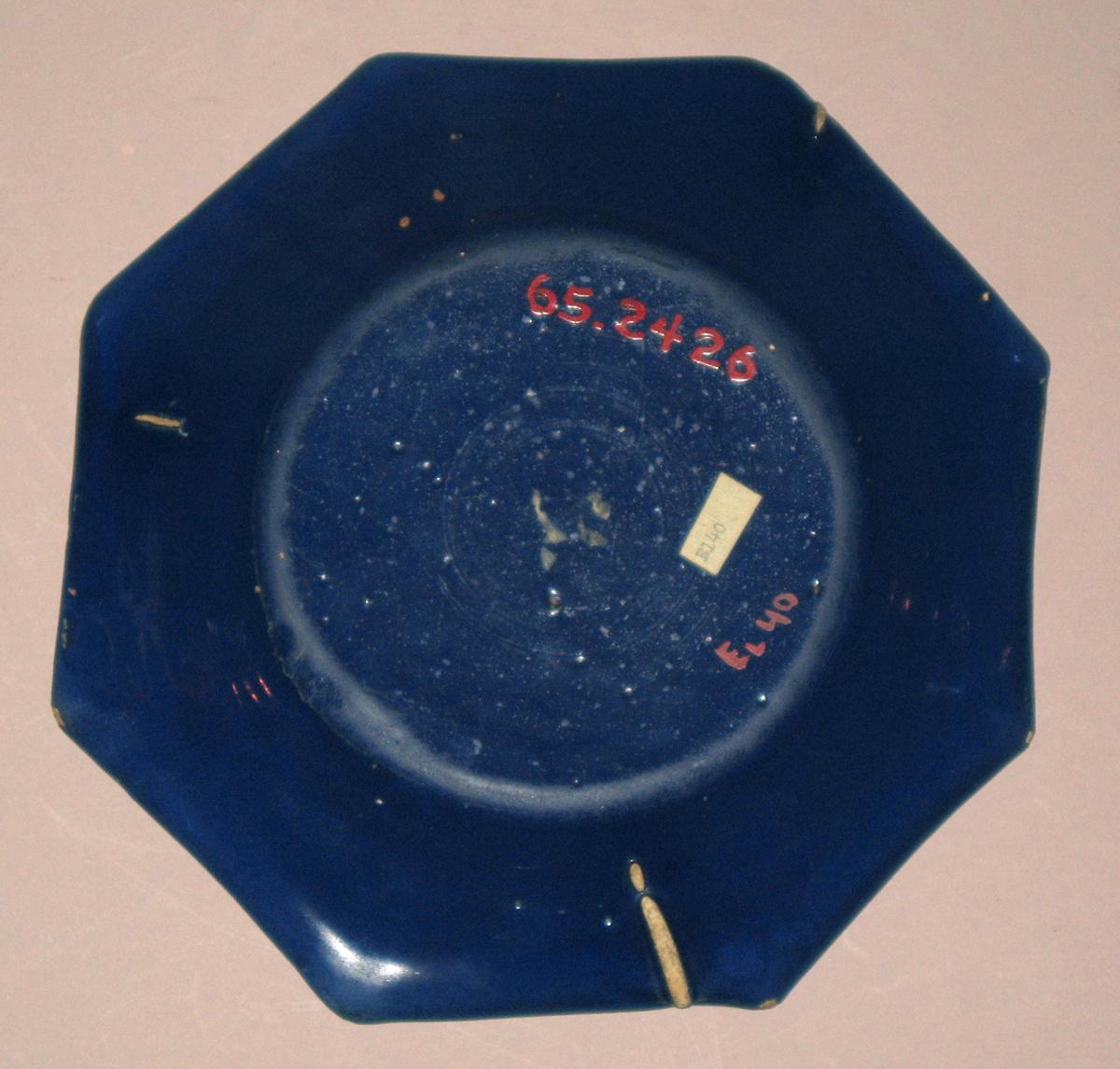 1965.2426 Delftware plate (bottom)