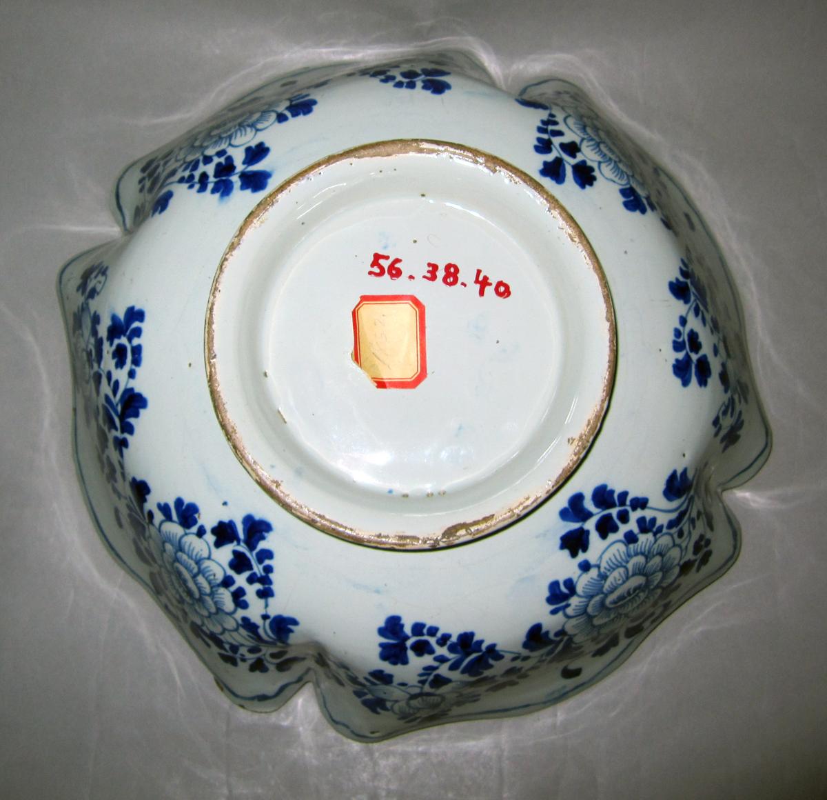 1956.0038.040 Delft bowl underside