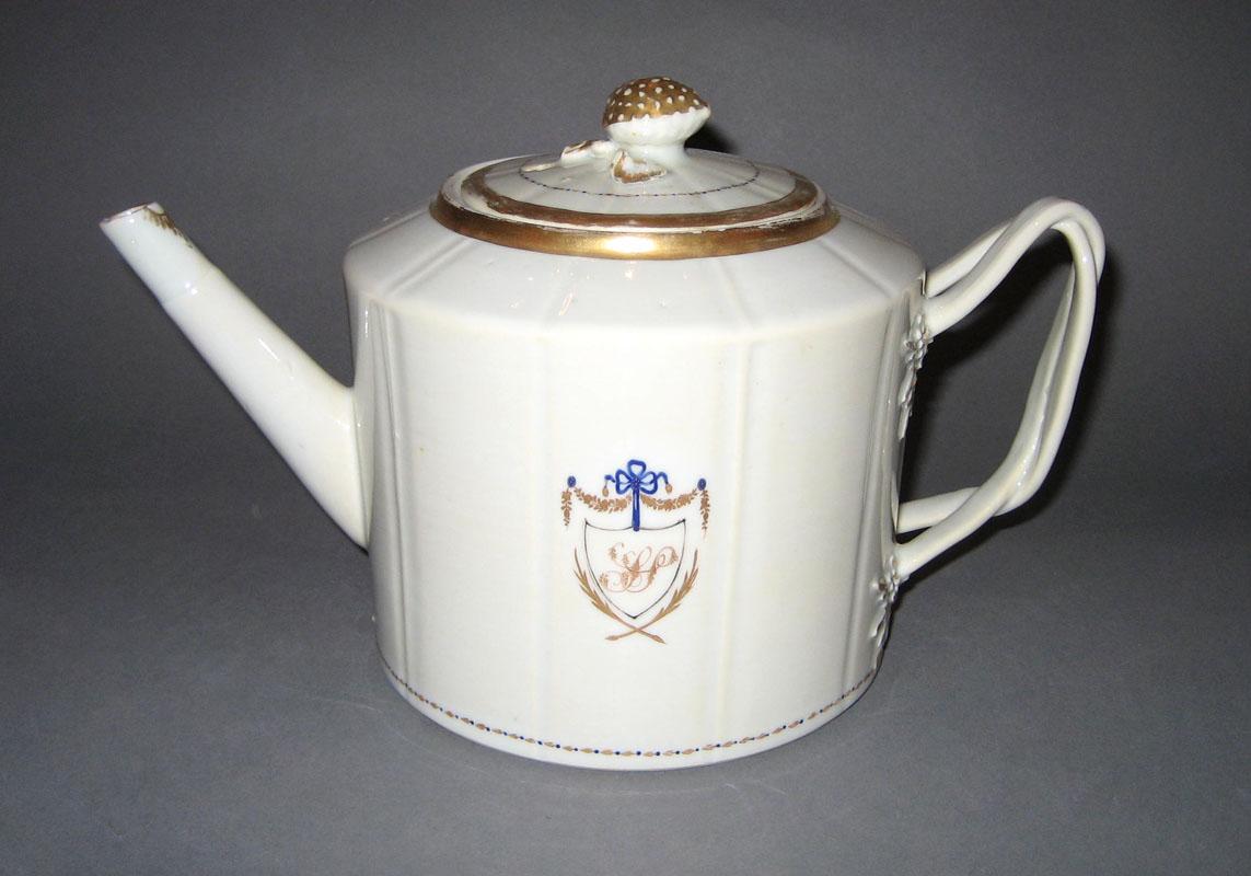 1956.0038.042 A, B Teapot side 1
