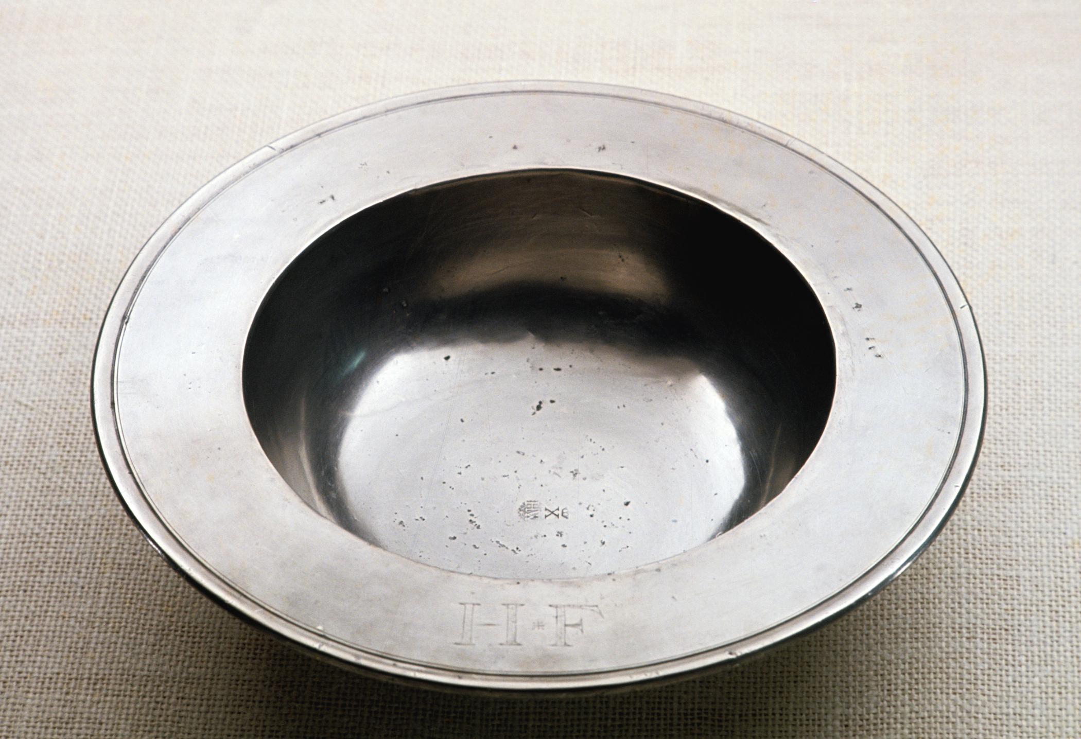 1965.2462 Pewter bowl (view 2)