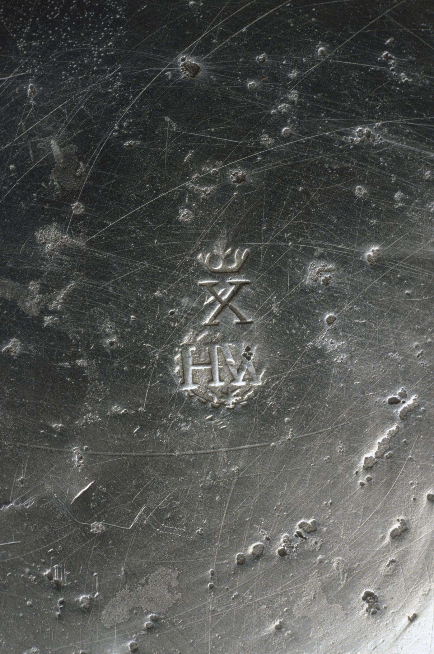 1965.2462 Pewter bowl (mark)