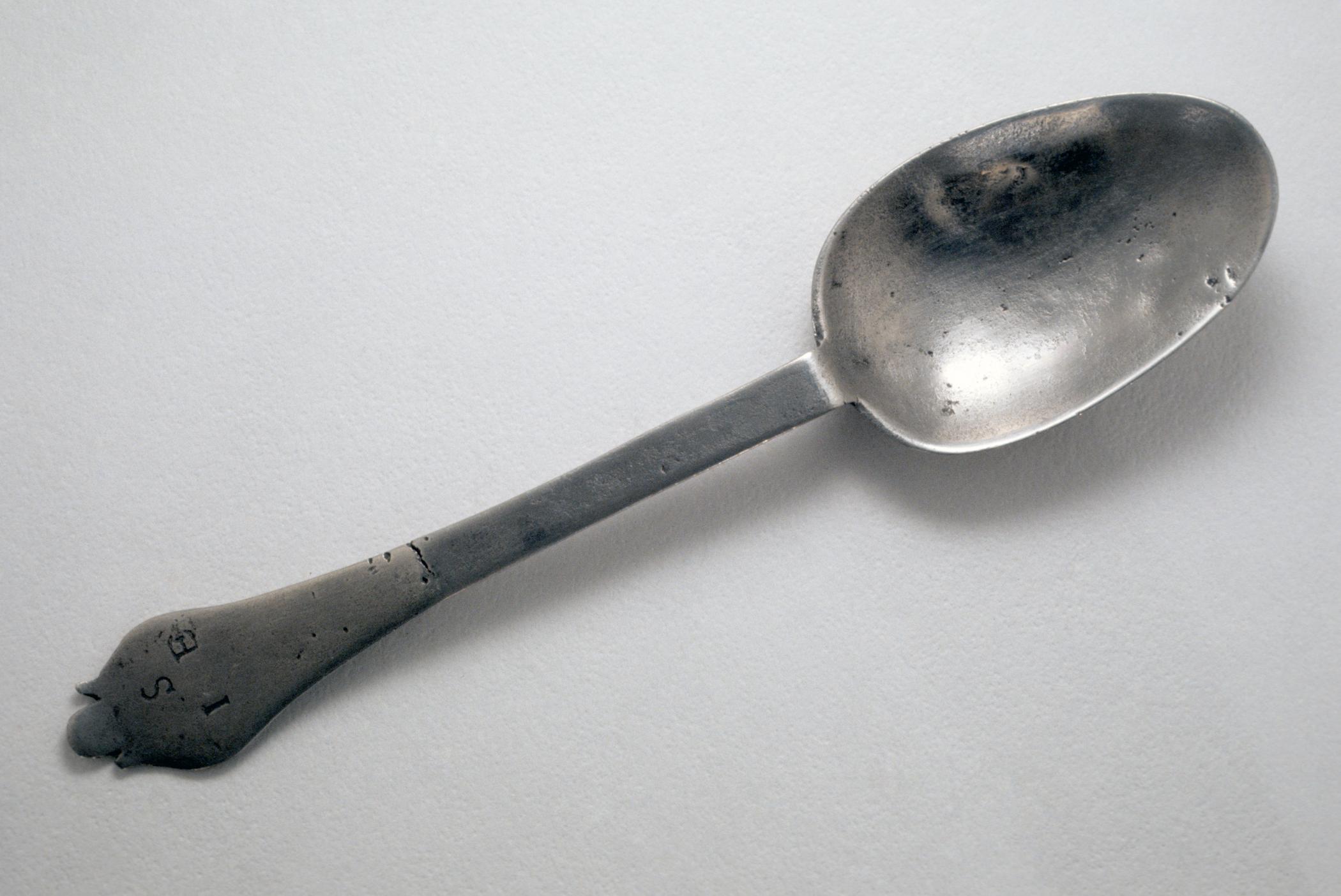 1965.2464 Pewter spoon
