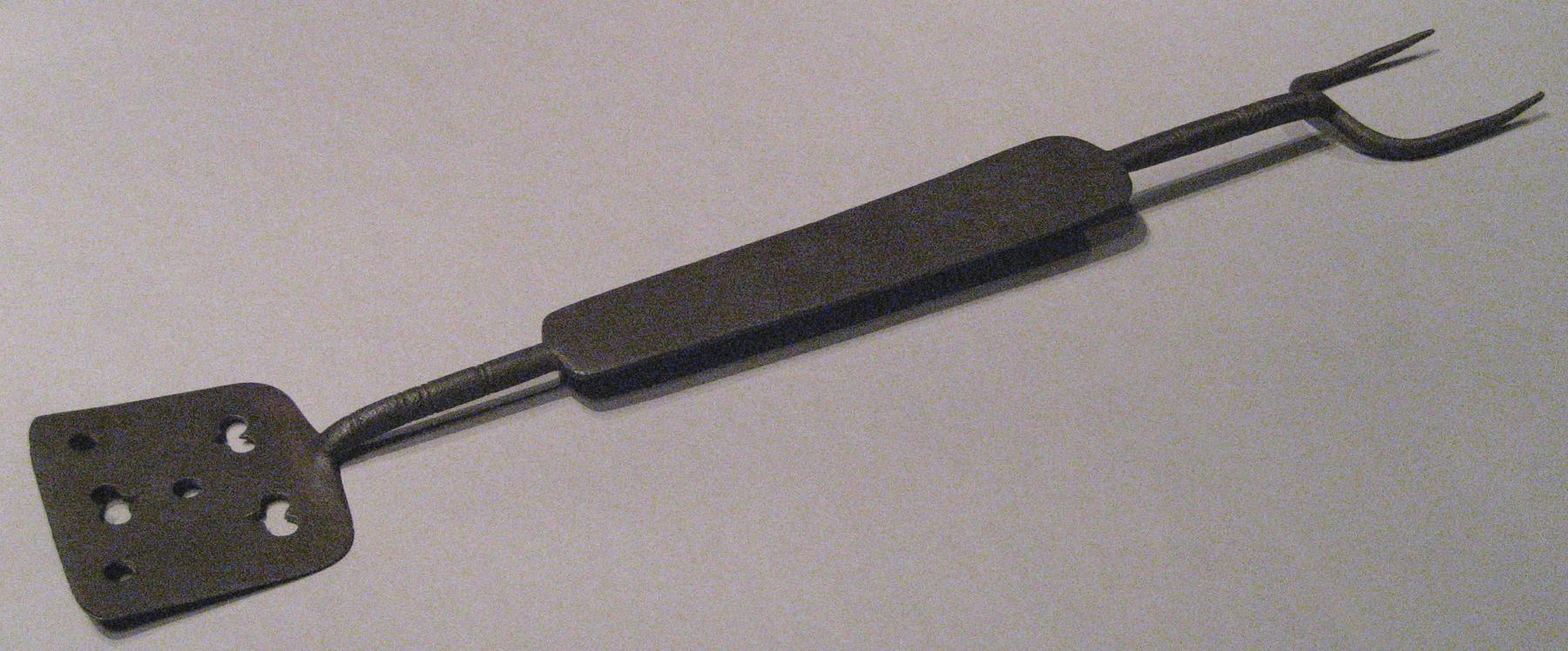 1965.2484 Fork and spatula