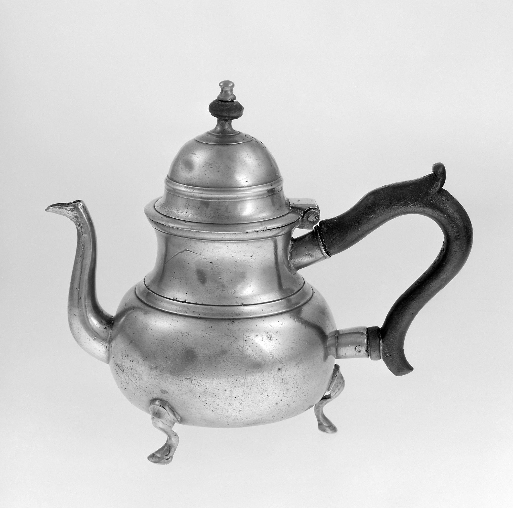 1965.2500 Pewter teapot