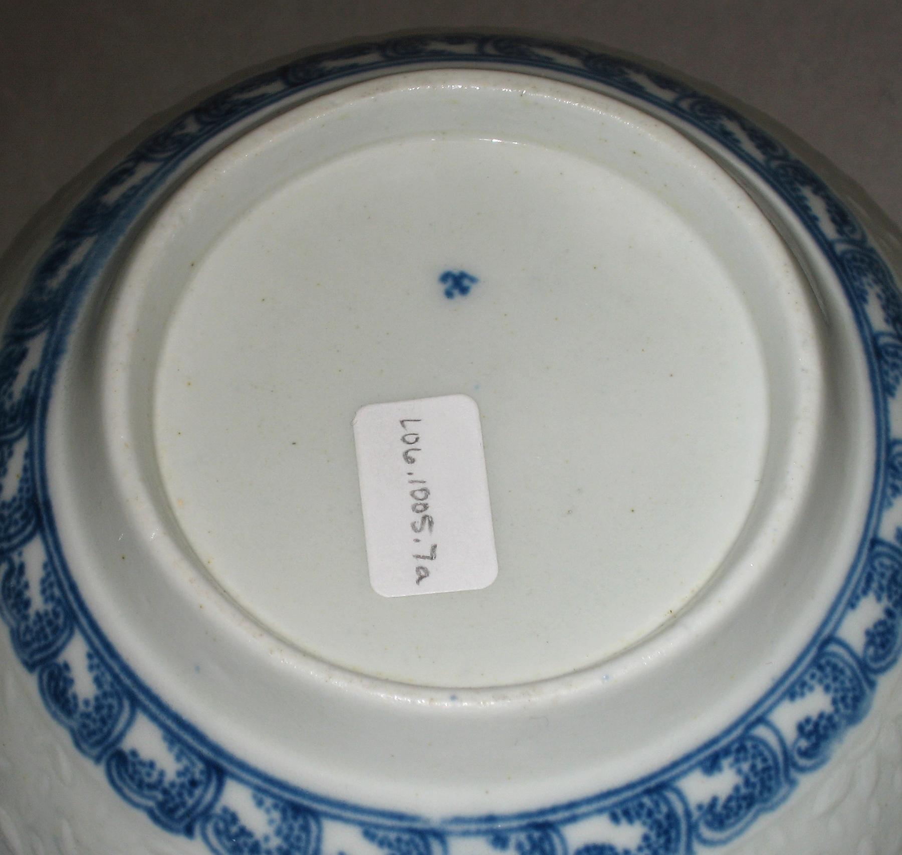 2006.0007.003 A Porcelain sugar bowl (mark)