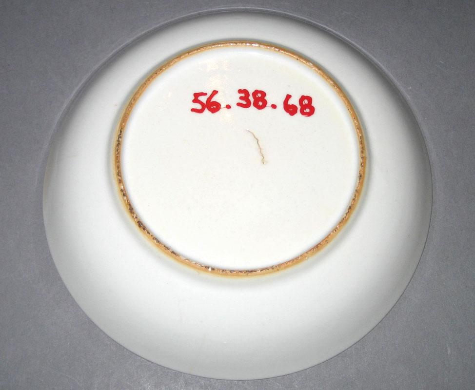 1956.0038.068 Saucer underside
