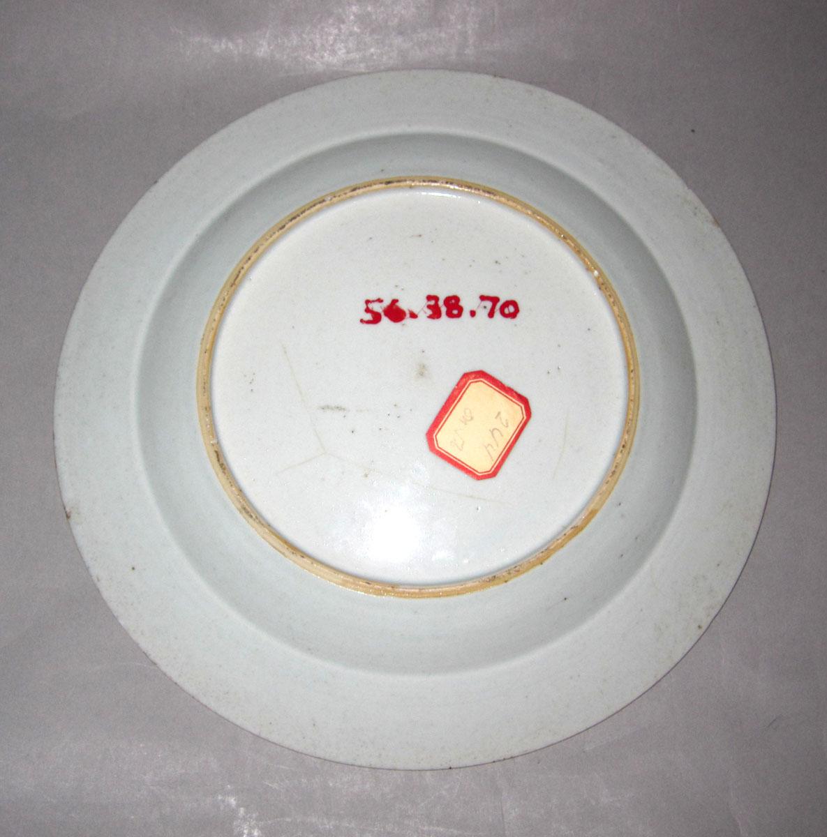 1956.0038.070 Porcelain plate underside
