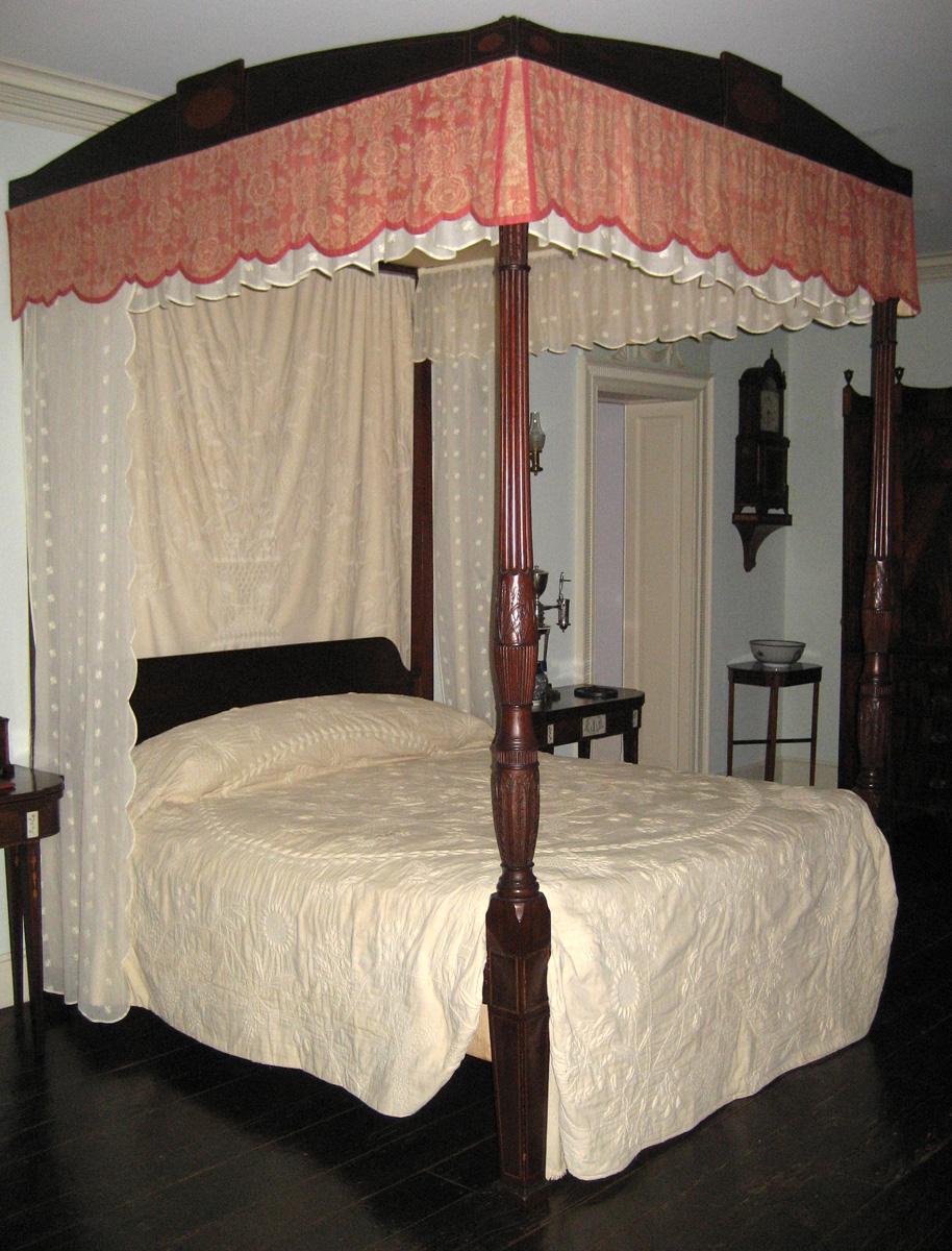 1955.0798 bed with 1952.0347 bed hangings