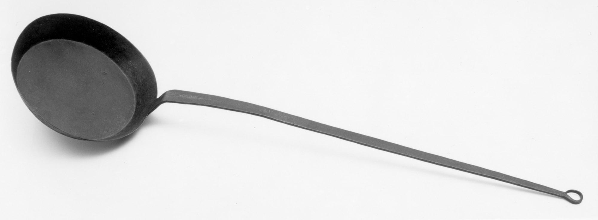1965.2707 Fry pan, view 2